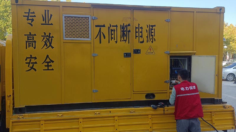 监利柴油发电机组和UPS电源配合使用时，如何避免切换过程中的电力中断？